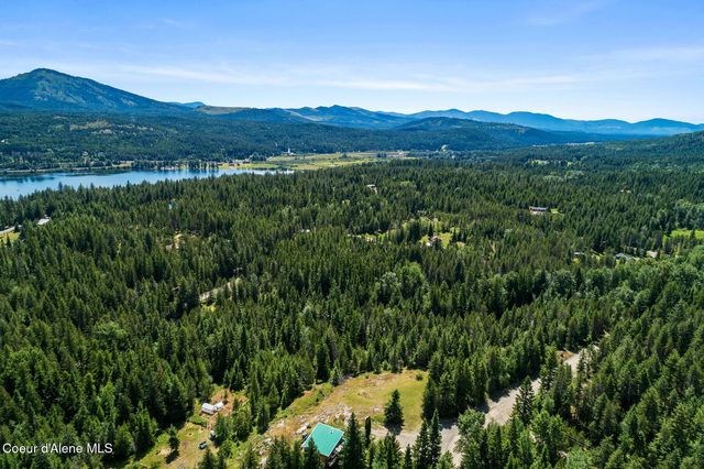 306 Pinewood LN, Cocolalla, ID 83813