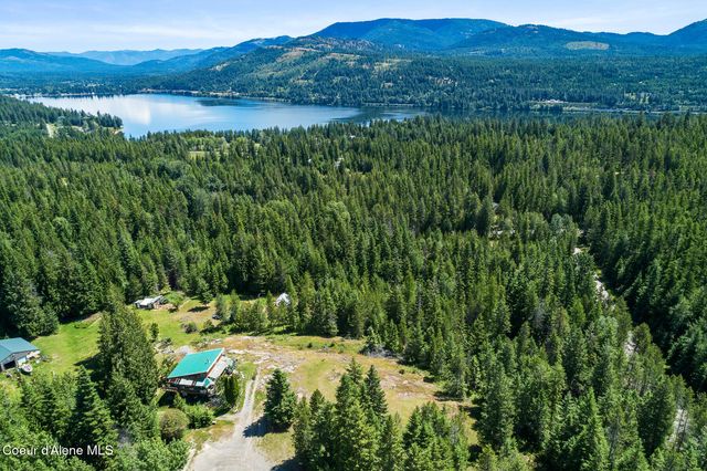 306 Pinewood LN, Cocolalla, ID 83813
