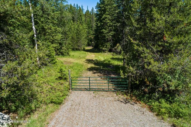 306 Pinewood LN, Cocolalla, ID 83813