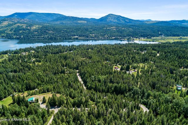 306 Pinewood LN, Cocolalla, ID 83813