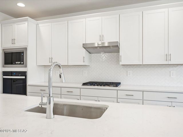 280 N Papershells Place, Sahuarita, AZ 85629