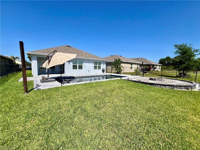10293 Silver Pond LN, Lehigh Acres, FL 33936