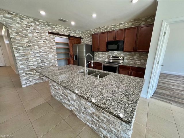 10293 Silver Pond LN, Lehigh Acres, FL 33936