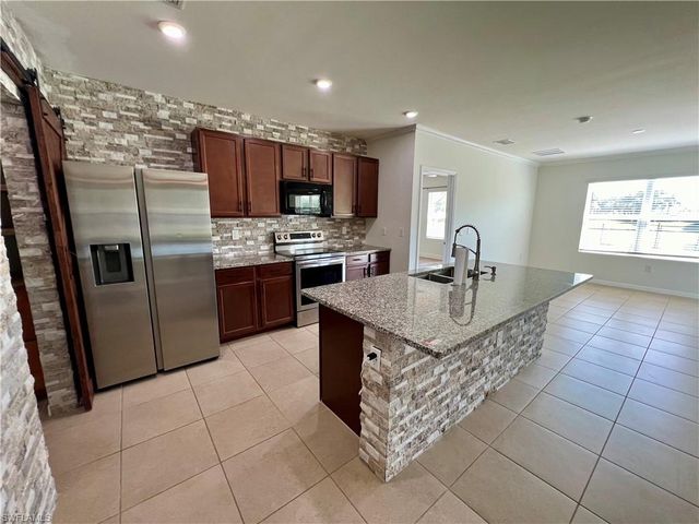 10293 Silver Pond LN, Lehigh Acres, FL 33936