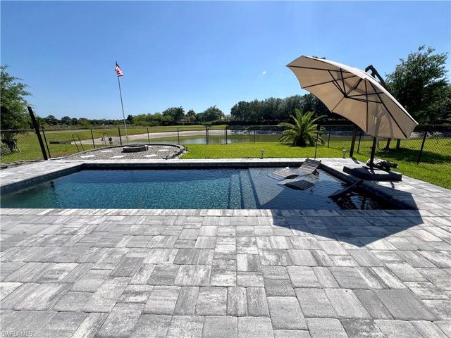 10293 Silver Pond LN, Lehigh Acres, FL 33936