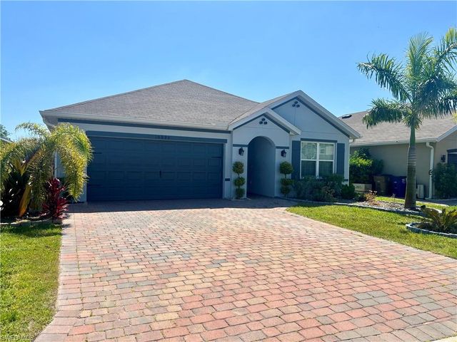 10293 Silver Pond LN, Lehigh Acres, FL 33936