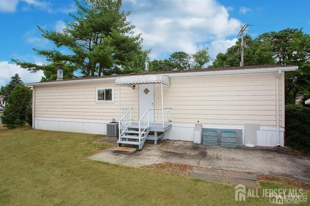 139 VILLAGE W Drive, Spotswood, NJ 08884