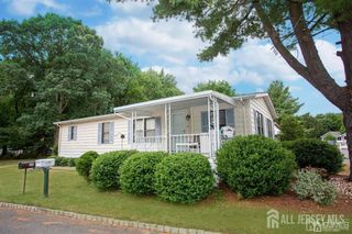 139 VILLAGE W Drive, Spotswood, NJ 08884