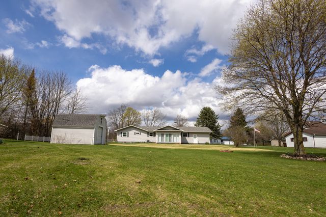 330 Johnson Street, Edmore, MI 48829