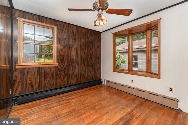 199 S STATE RD, Barnesville, PA 18214