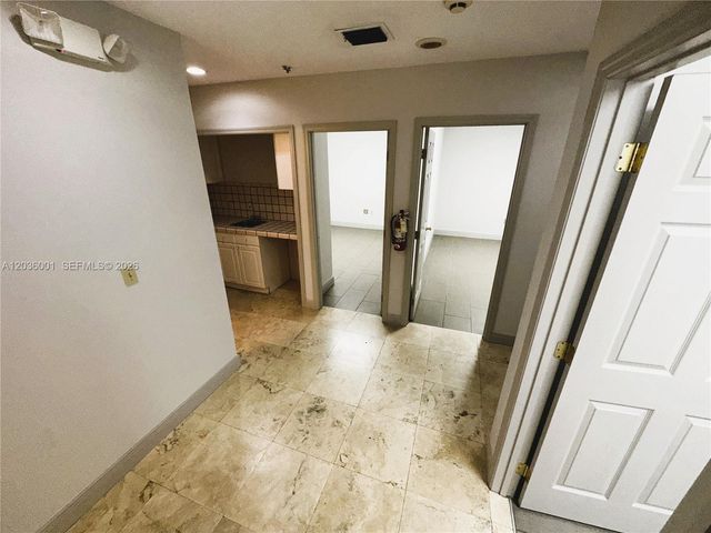 7038 NW 50th St 5-2, Miami, FL 33166