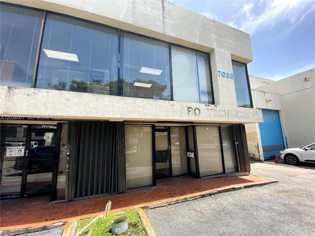 7038 NW 50th St 5-2, Miami, FL 33166