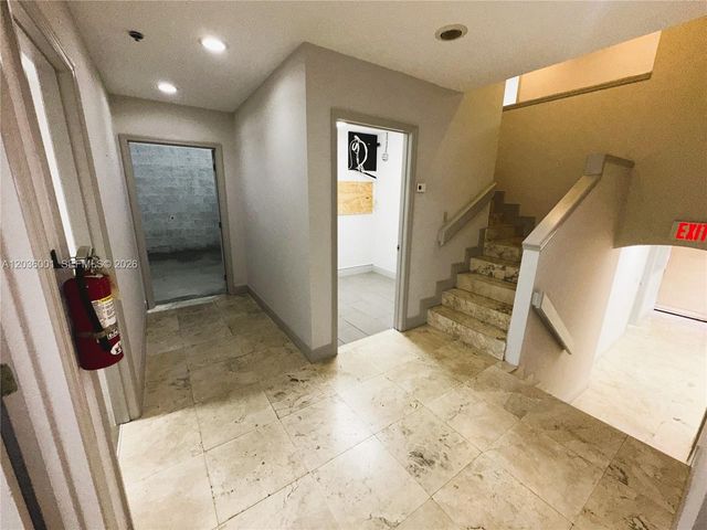7038 NW 50th St 5-2, Miami, FL 33166