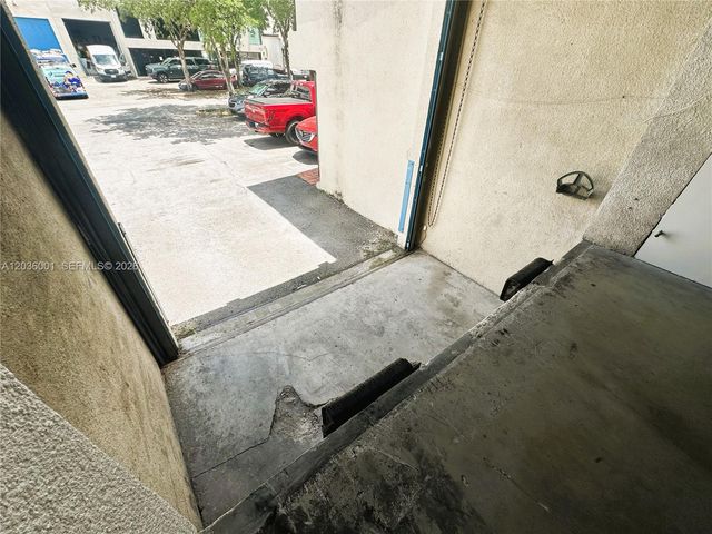 7038 NW 50th St 5-2, Miami, FL 33166