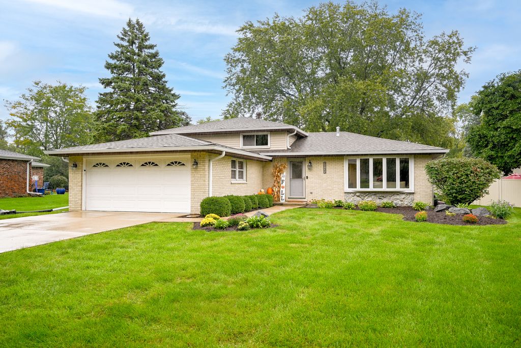 9S125 Florence Avenue, Downers Grove, IL 60516 — photo 2