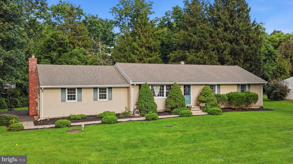 7 MORNINGSIDE DR, PENNINGTON, NJ 08534 — exterior