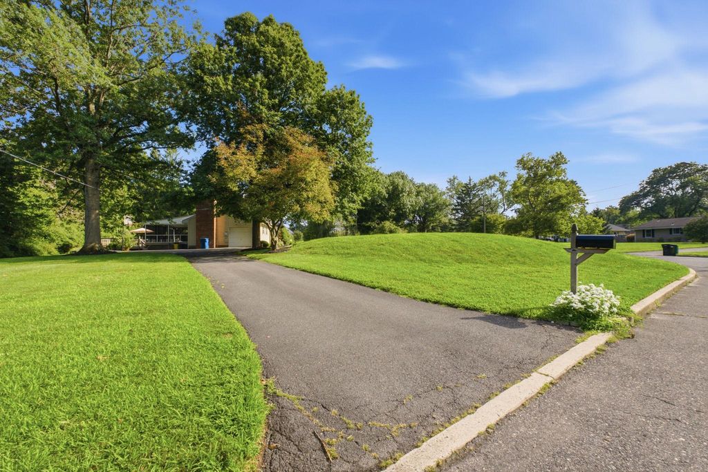7 MORNINGSIDE DR, PENNINGTON, NJ 08534 — photo 4
