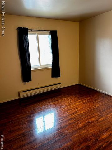 1868 Colonial Village Way 4, Waterford, MI 48328