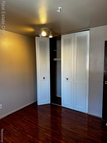 1868 Colonial Village Way 4, Waterford, MI 48328