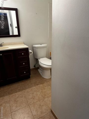 1868 Colonial Village Way 4, Waterford, MI 48328