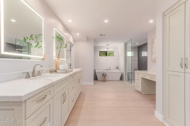 3301 E ROVEY Avenue, Paradise Valley, AZ 85253