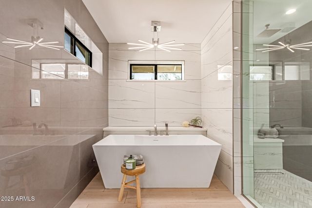 3301 E ROVEY Avenue, Paradise Valley, AZ 85253