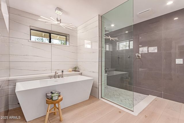 3301 E ROVEY Avenue, Paradise Valley, AZ 85253