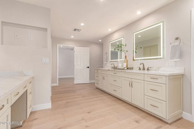 3301 E ROVEY Avenue, Paradise Valley, AZ 85253