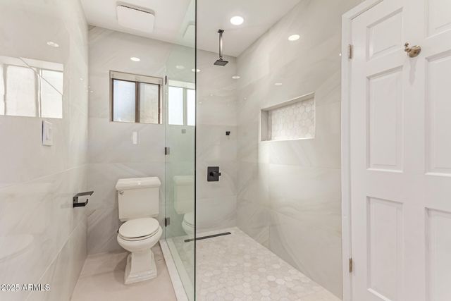 3301 E ROVEY Avenue, Paradise Valley, AZ 85253