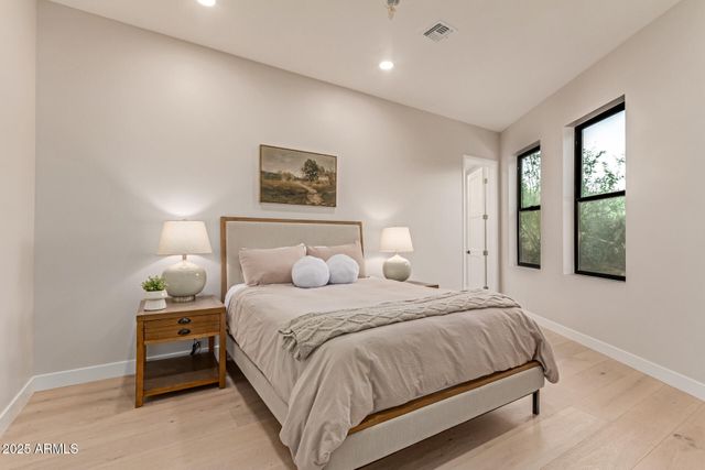 3301 E ROVEY Avenue, Paradise Valley, AZ 85253