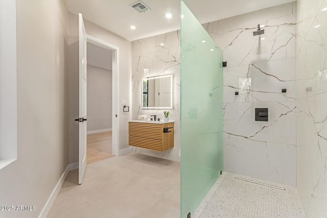 3301 E ROVEY Avenue, Paradise Valley, AZ 85253