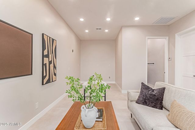 3301 E ROVEY Avenue, Paradise Valley, AZ 85253