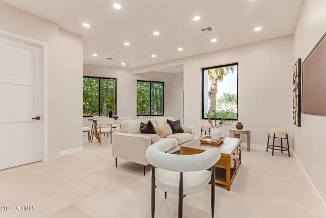 3301 E ROVEY Avenue, Paradise Valley, AZ 85253