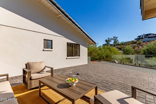 3301 E ROVEY Avenue, Paradise Valley, AZ 85253