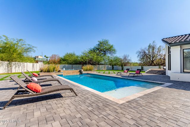 3301 E ROVEY Avenue, Paradise Valley, AZ 85253