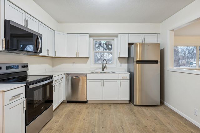 2626 AVE L, Council Bluffs, IA 51501