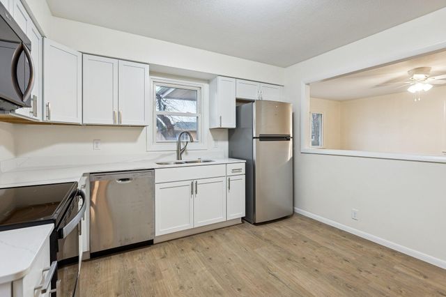 2626 AVE L, Council Bluffs, IA 51501