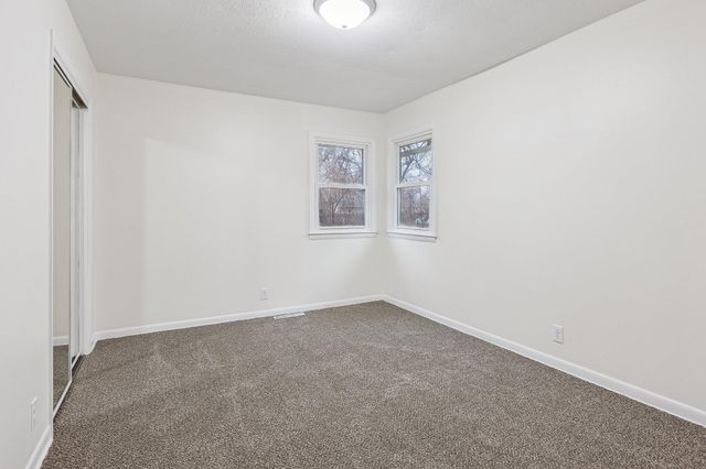 2626 AVE L, Council Bluffs, IA 51501