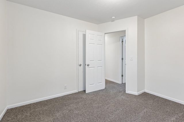 2626 AVE L, Council Bluffs, IA 51501