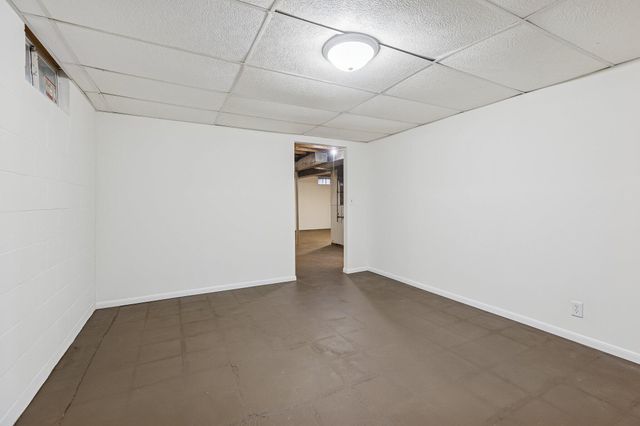 2626 AVE L, Council Bluffs, IA 51501