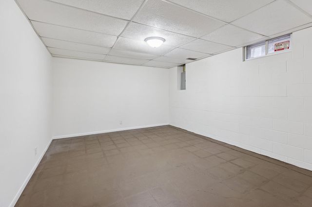 2626 AVE L, Council Bluffs, IA 51501