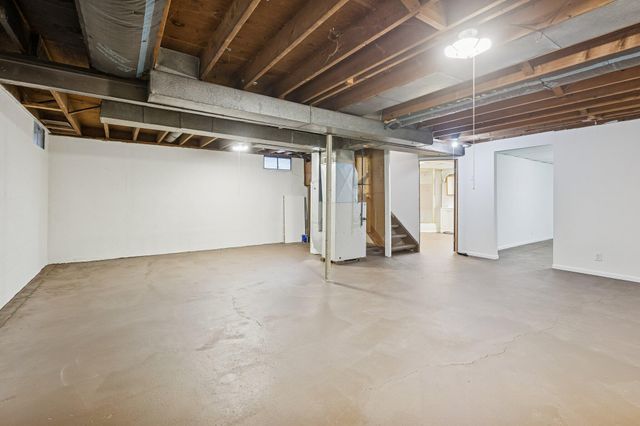 2626 AVE L, Council Bluffs, IA 51501