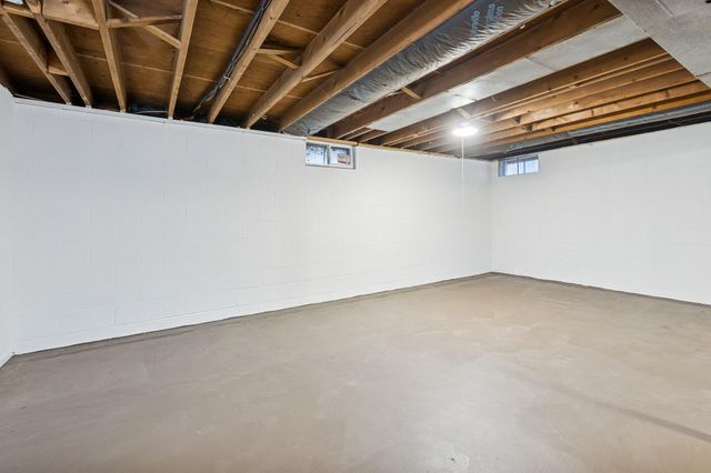 2626 AVE L, Council Bluffs, IA 51501