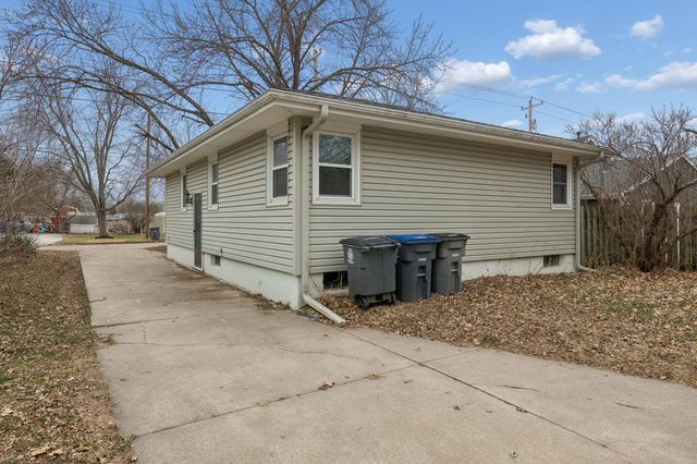 2626 AVE L, Council Bluffs, IA 51501