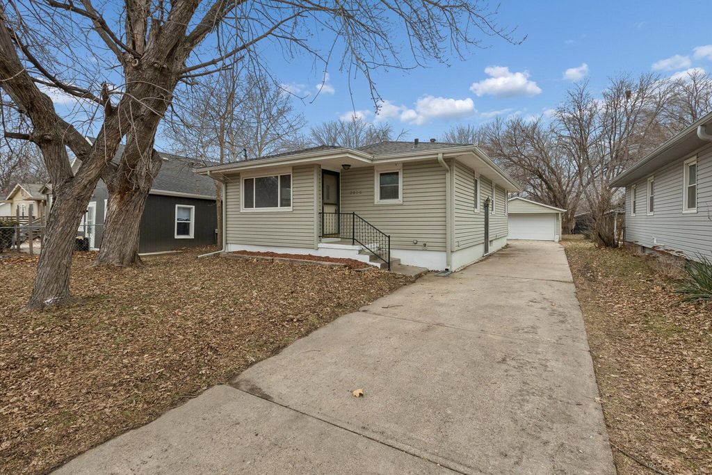 2626 AVE L, Council Bluffs, IA 51501