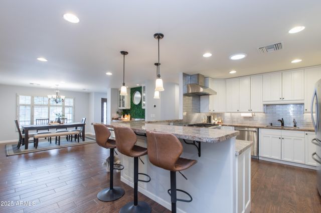 4245 E EARLL Drive, Phoenix, AZ 85018