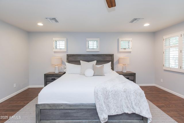 4245 E EARLL Drive, Phoenix, AZ 85018