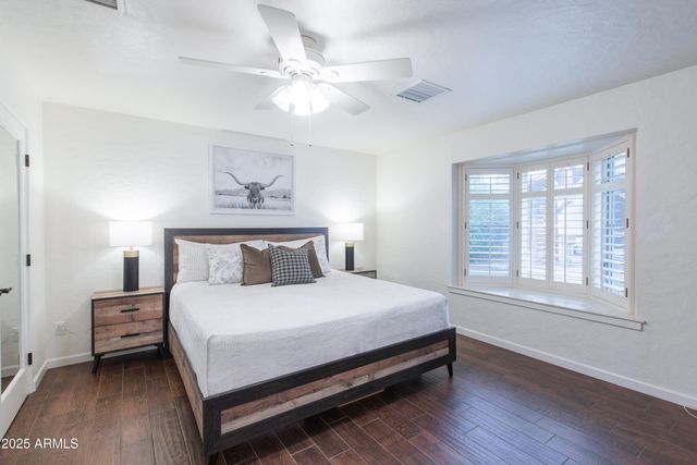 4245 E EARLL Drive, Phoenix, AZ 85018