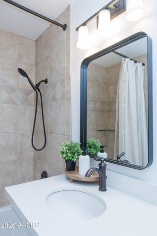 4245 E EARLL Drive, Phoenix, AZ 85018