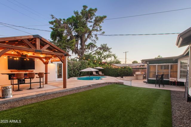 4245 E EARLL Drive, Phoenix, AZ 85018